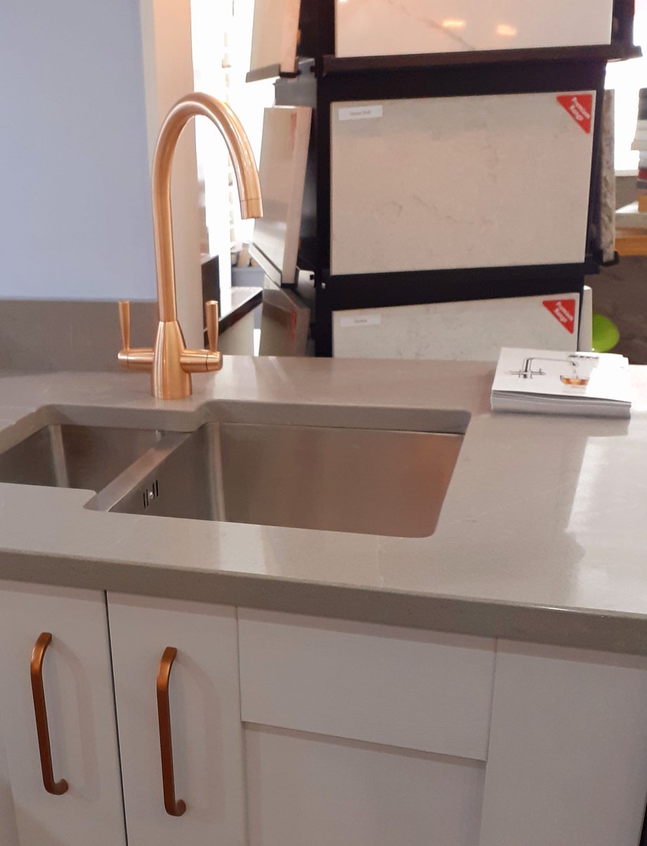 NorthernSinks's tweet photo. The new Copper Danti Tap looks EPIC here at In Style Kitchens of Liverpool. Also featuring the 1.5 bowl under mount sink... Great Display guys 👏👏👏#coppertap #kitchentap #kitchensink https://t.co/ciE8RfmxxX