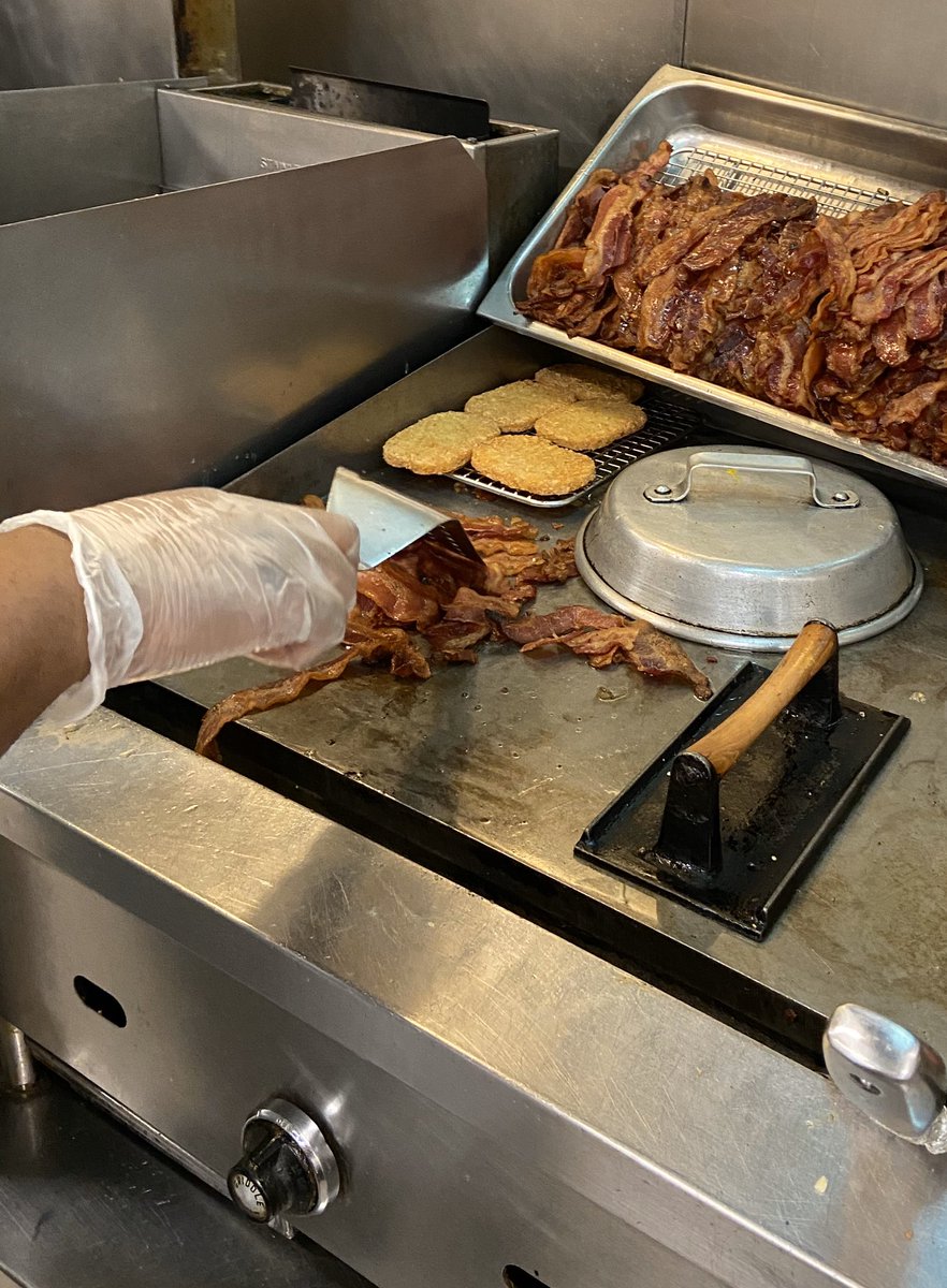 bagelmanct's tweet photo. How do you like YOUR breakfast?  #Bagelman breakfasts are customized...for you!  Stop by today!  #BrookfieldCT+#DanburyCT
🥯🥯🥯 https://t.co/4jpY6kafFu