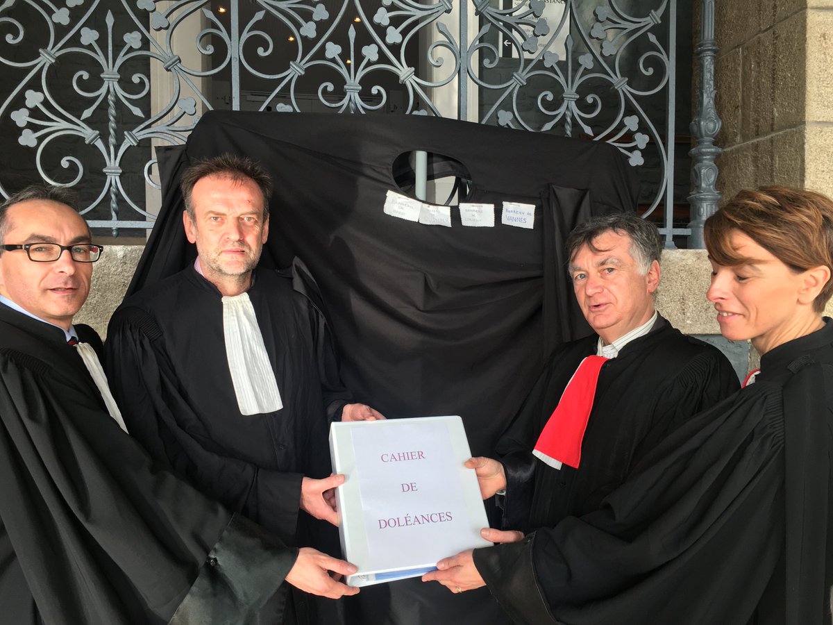 Relais Inter-Barreaux TOUCHE PAS A MA ROBE tweet media