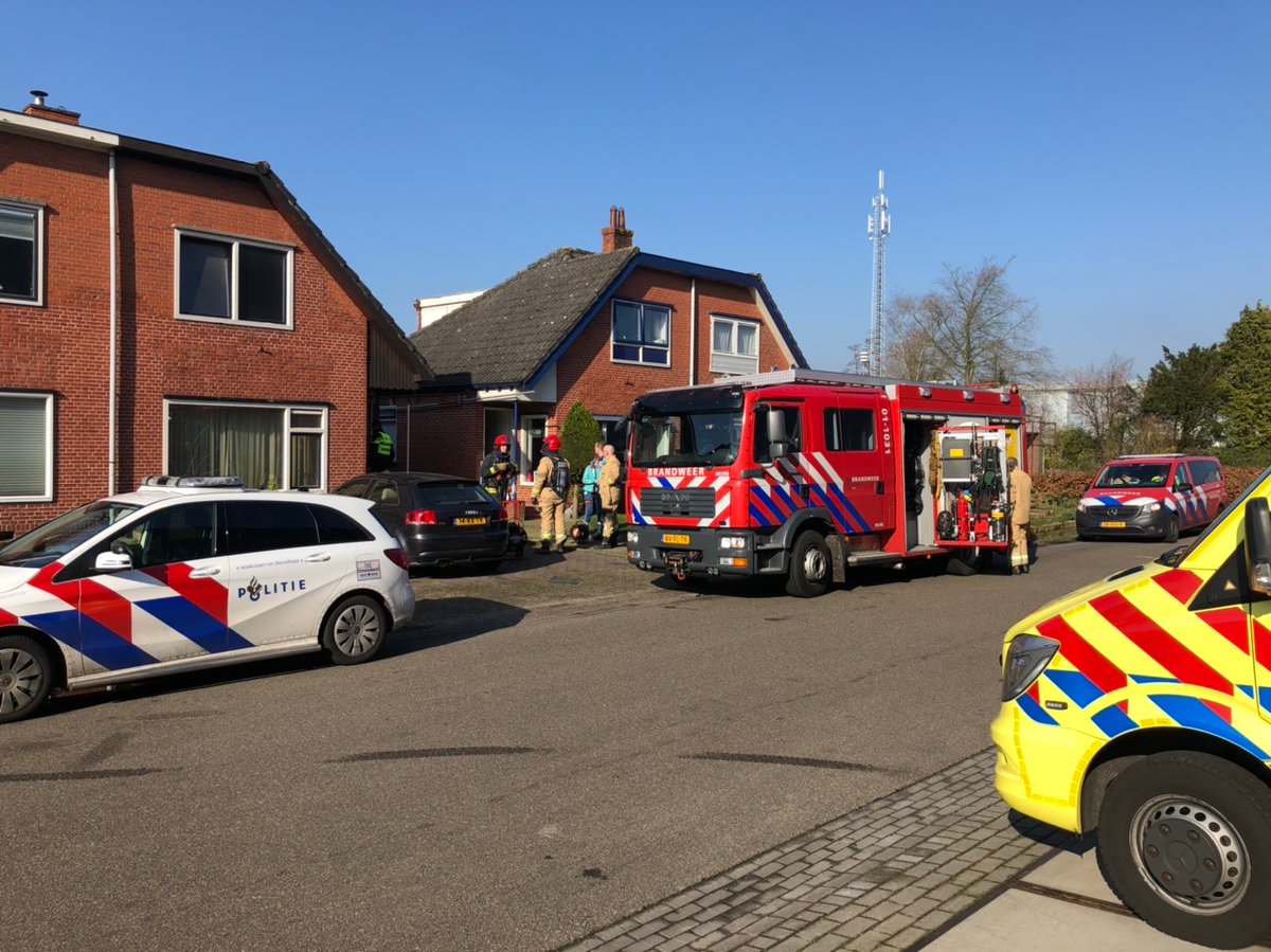 Hulpdiensten massaal opgeroepen voor slaapkamerbrand Tolbert. #InfoLeek.