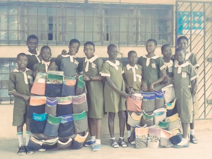 tnci_africa's tweet photo. About 40% of Nigerians is estimated to be children under the age of 15. 8% of these children don't have access to quality education.
Research shows that children who read for daily perform better in reading tests, develop broader vocabulary with increased knowledge.
#WorldBookDay https://t.co/549xJWdRjK