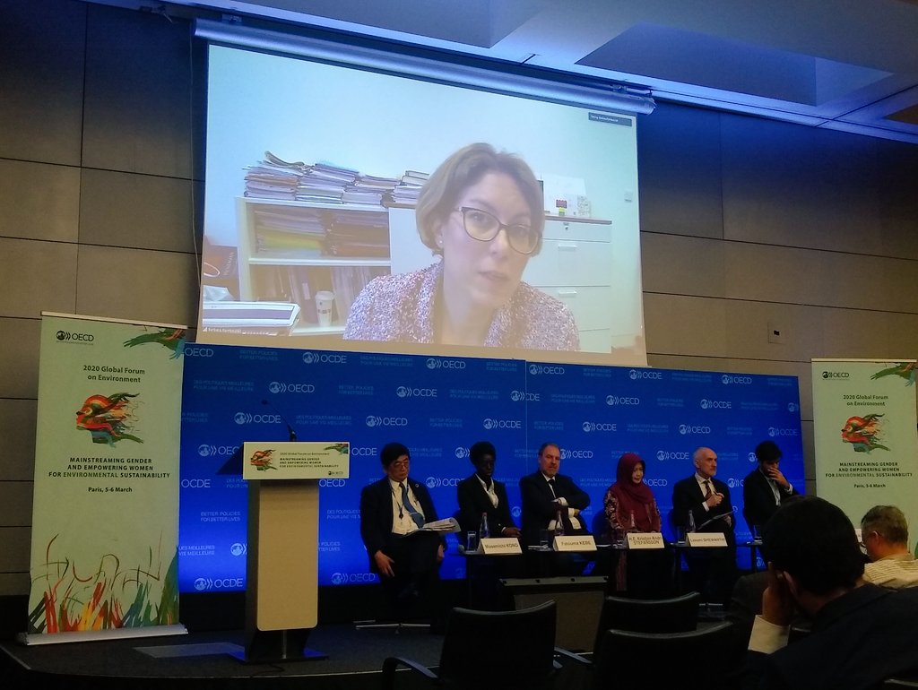 EvaJuliaBernard's tweet photo. Environmental Sustainability can only be achieved if it works for both men and women. Our @barbararambouse delivers a key note speech at @oecd Global Forum on Environment, this year on gender and presents what @ebrd does on the Gender and Green nexus. #genderequality #ebrdgreen https://t.co/hipKbvY84C