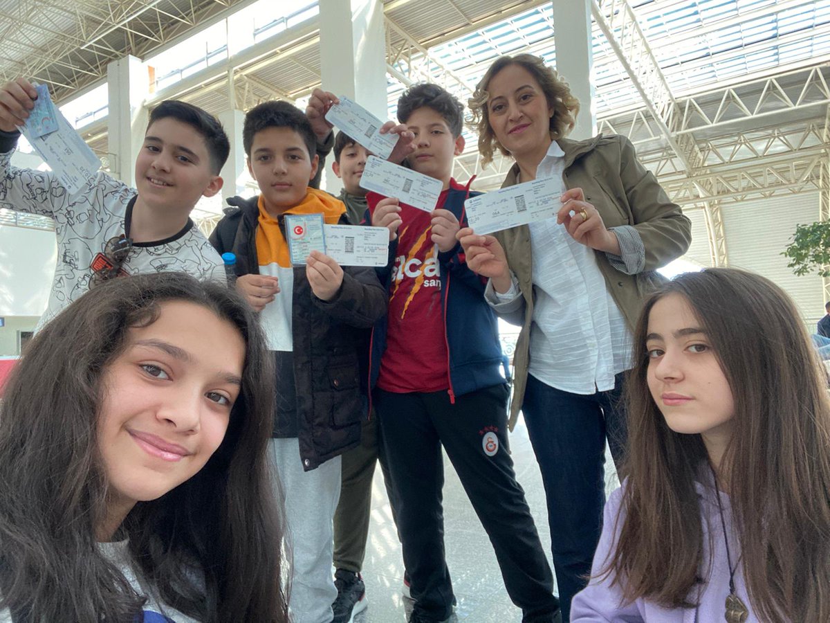 BKintOffice's tweet photo. Öğrencilerimiz; 2. Kısa Film Festivali etkinliği için ülkenin dört bir yanından Antalya'da buluşmak üzere yola çıkıyorlar https://t.co/HcVWKp4qIQ