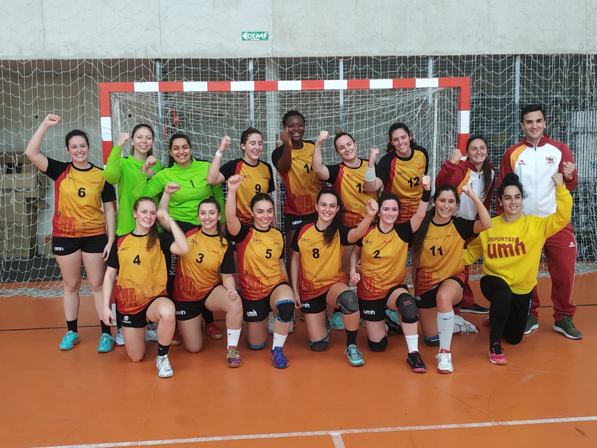 UniversidadMH's tweet photo. 👏 ¡CAMPEONAS DEL CADU!🤾‍♀️🏆 Nuestras chicas de #balonmano ganan 27-23 contra la Universitat Jaume I 💪 #OrgulloUMH #CaduUMH 

¡Sigue en directo el resto de la competición desde @cadusel en @RADIO_UMH 📻➡ https://t.co/QWD2pyfVUJ! https://t.co/9fq65P3wVv