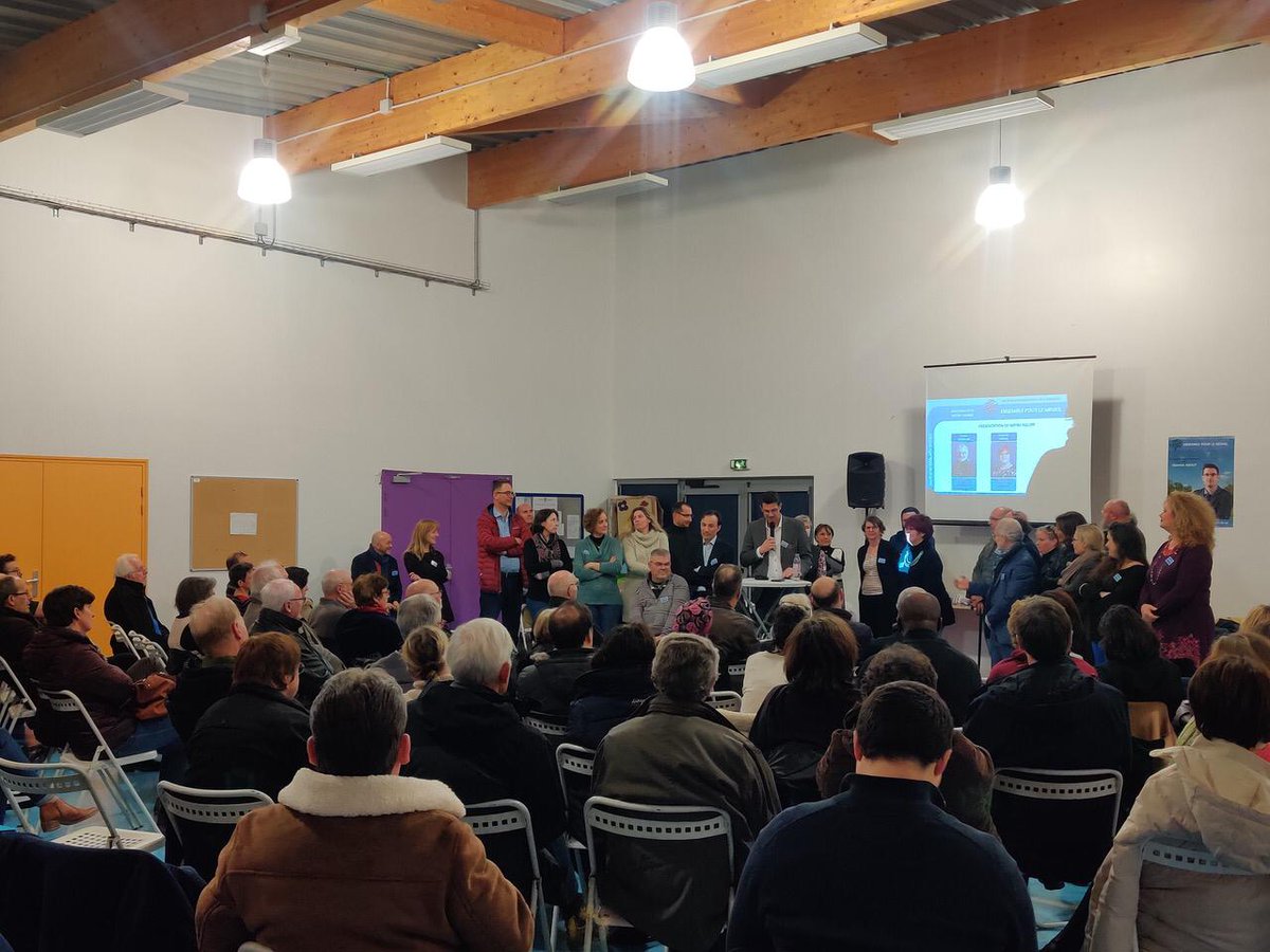 Gonzale63870679's tweet photo. Hier soir #RéunionPublique a l'école du bois du Fay, merci aux nombreux #Mesnilois présents venus écouter notre programme et découvrir notre alternative ou complément d'utilisation pour #Beaurain
#EnsembleMesnil
#ÉtiquetteMesnilois
#Municipales2020 https://t.co/ecXEdkjDky
