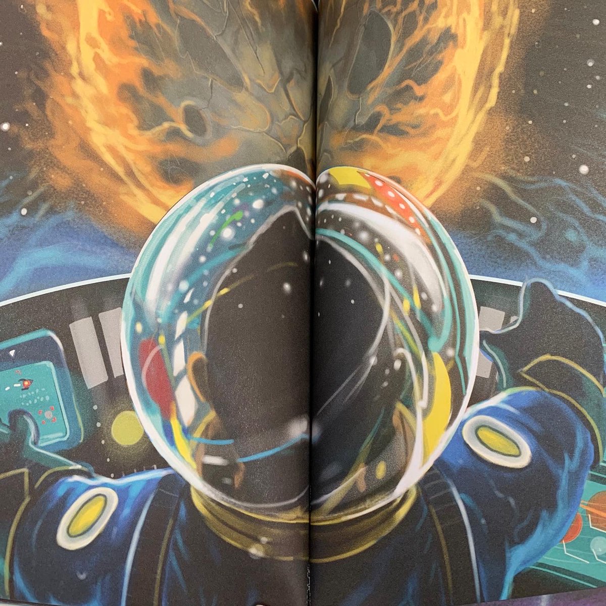 DFB_storyhouse's tweet photo. 5 4 3 2 1 - BLAST OFF! 🚀

A stunning picture book celebrating the gloriousness of our galaxy &amp; the exquisite beauty of planet Earth, OUT TODAY! Perfect for anyone with a heart for adventure❤️

Written by our very own David Fickling, with gorgeous art by Richard Collingridge 🌟 https://t.co/AweLXLcM8v