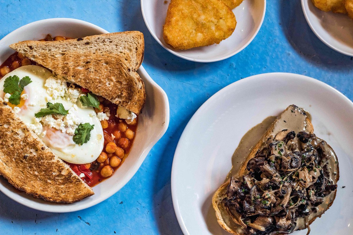 CastleStreetco1's tweet photo. Whether topped with mounds of creamy wild mushrooms or served on the side with baked eggs. Our toast toppings are the best thing since, well, sliced bread! 🤦🏼‍♂️🤷🏽‍♀️ #breakfast #brunch #coffee #toast https://t.co/IVlAjdofbA