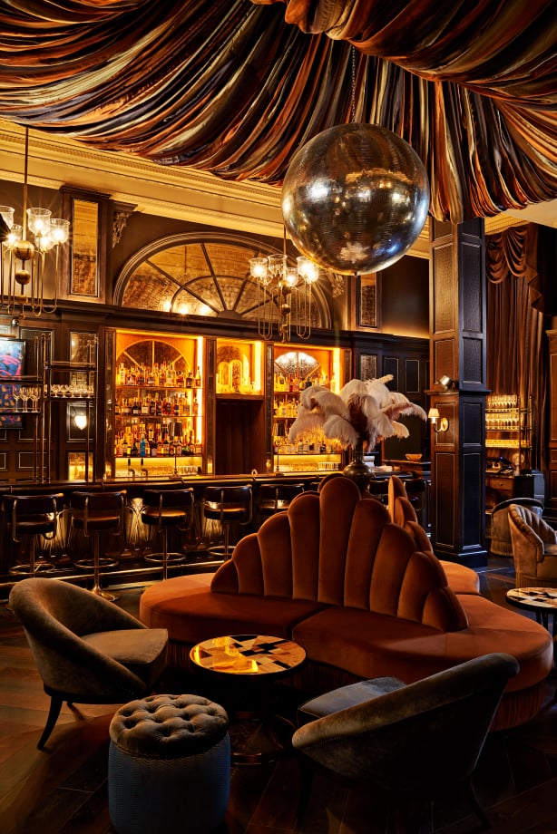 #LocalGreats at the Bar.
Fitz’s - our amazing bar at The Kimpton Fitzroy London is  currently looking for a dynamic and experienced Bartender to join our world class team. lnkd.in/gNjqpKE #BarJobs #LondonJobs