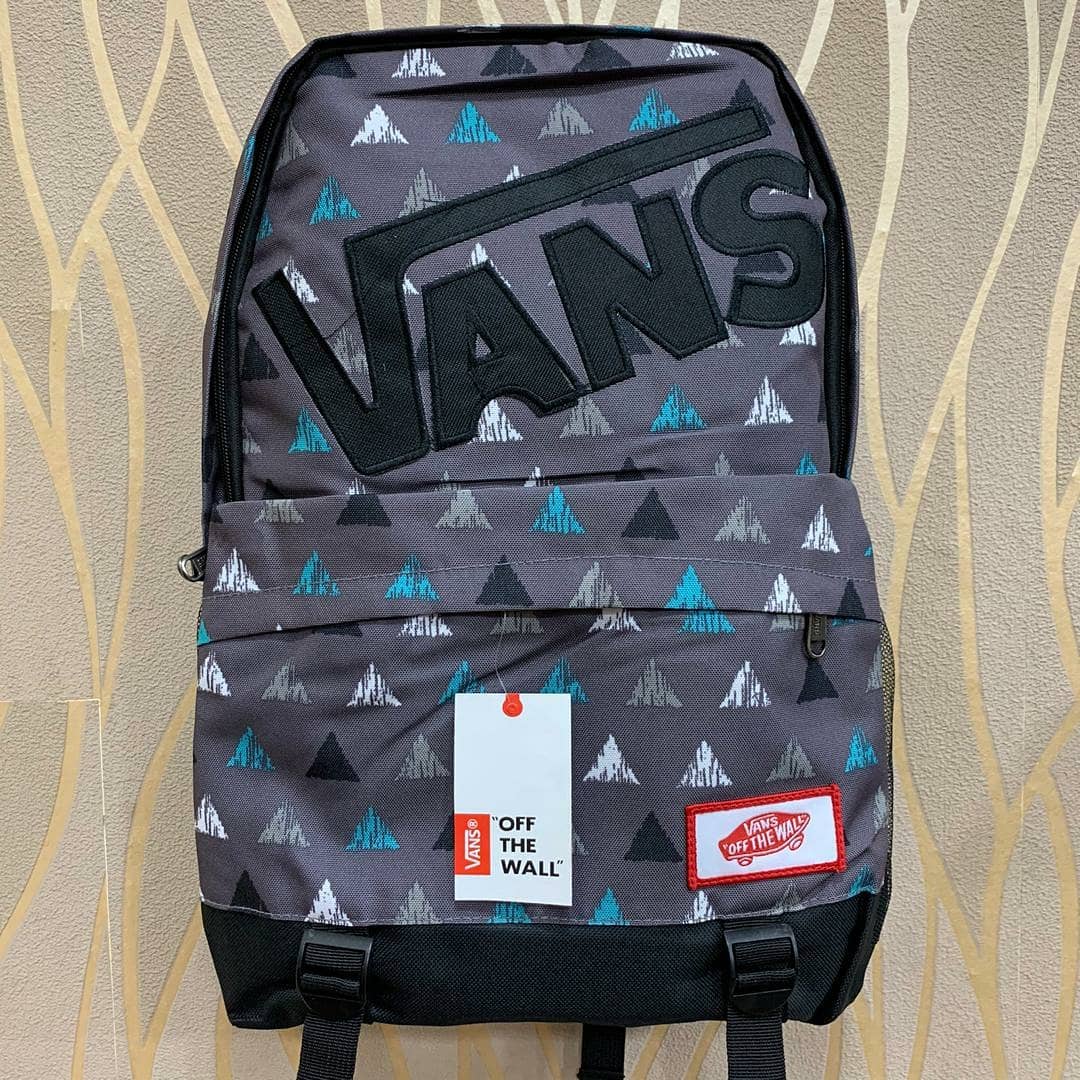 TundayGun's tweet photo. yo! mandem, i got fire apparel and merchs for sale at affordable prices. Please do patronize...

p.s:- check the tread, check my timeline and kindly retweet https://t.co/u0ZCWC3cUj