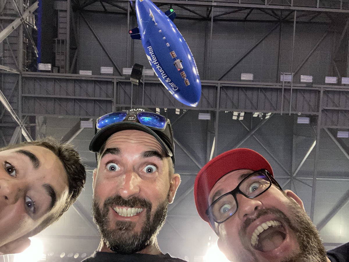 BigBearAM's tweet photo. #thriftyairselfie https://t.co/DynDr6i1LH