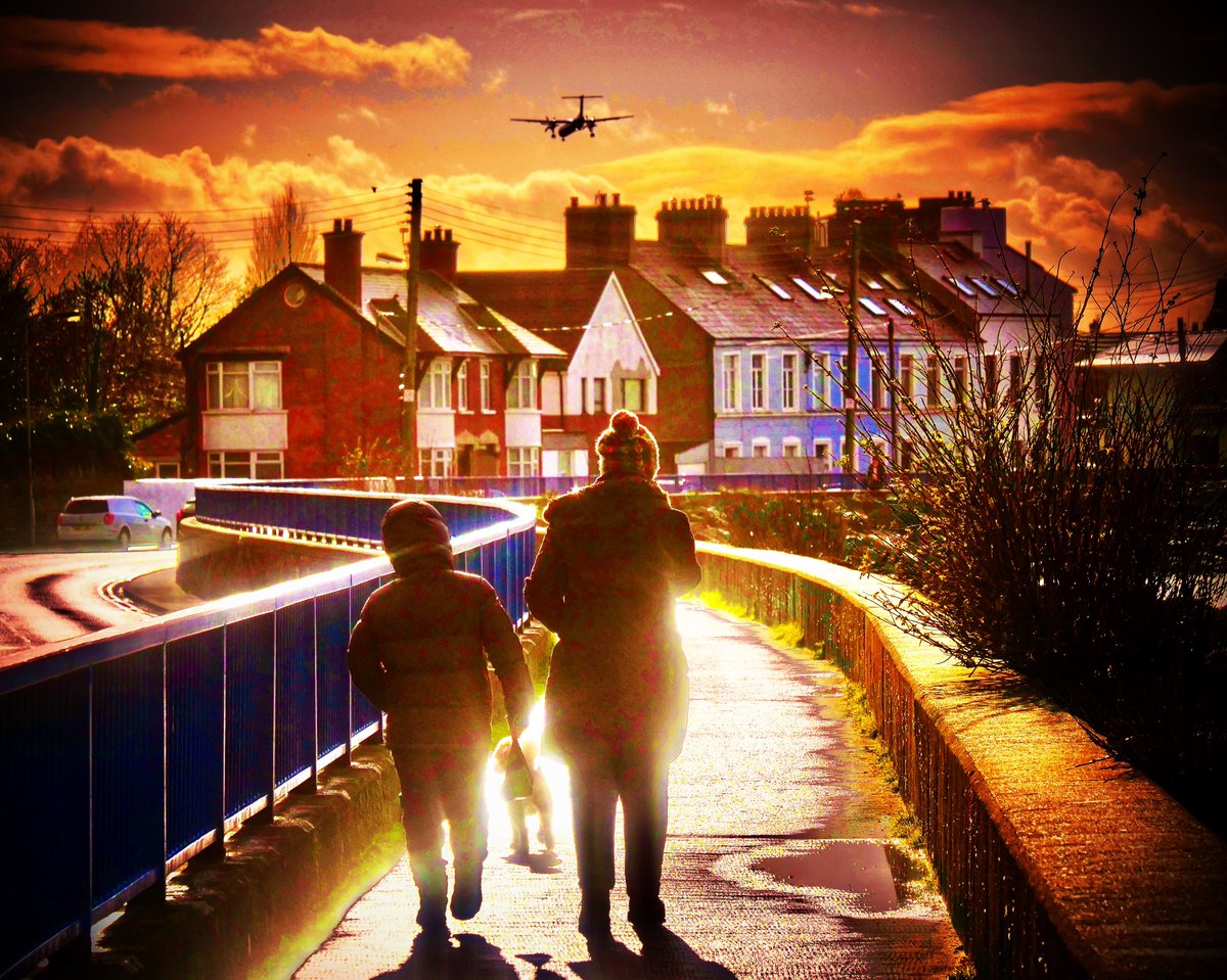 john_boy24's tweet photo. One of the last Flybe flights in Belfast #Flybecollapse #flybe #Belfastcityairport #coronavirus #RIPFlyBE #holywood #sunset #intothesunset https://t.co/kBIajVEnvh