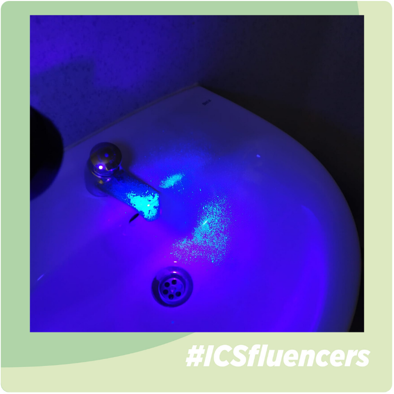 icscat's tweet photo. @laiacf10 @hgermanstrias #ICSfluencers @laiacf10: “La llum incorporada a l’equip de neteja ens ajuda a controlar que tot estigui desinfectat. Fem inspeccions visuals x assegurar la qualitat d l neteja, amb la responsable de l’empresa adjudicatària, als serveis hospitalització, crítics i quiròfan” #S42LC https://t.co/SWXcPJgye3
