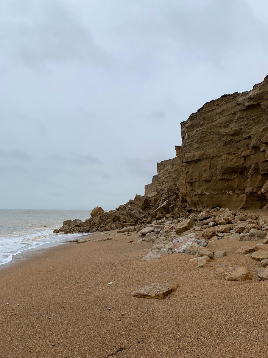 LANDSLIDE ON HIVE BEACH! 
STAY SAFE ON THE BEACH’S TODAY!!!