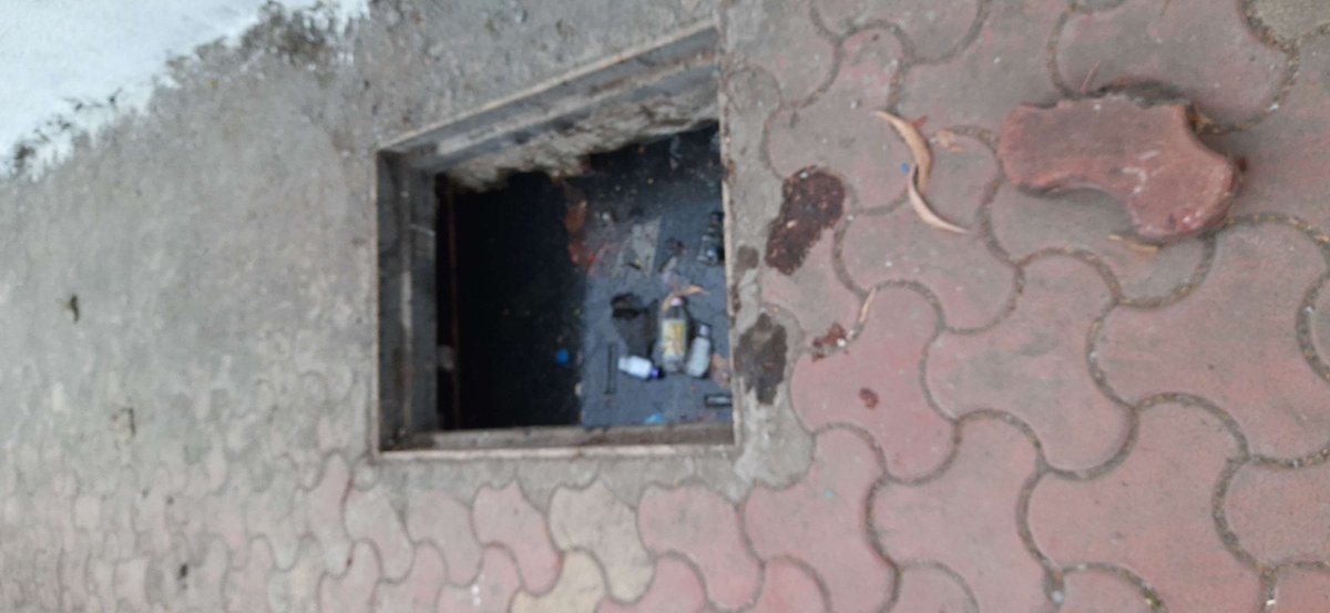 itsenufapp's tweet photo. https://t.co/xLhRzijRpx
This is an open-drain outside Vikas High School near Vikhroli court. This school is an exam center for Hsc and Ssc students. @mybmc @PotholeWarriors https://t.co/zbZJqFHeE2