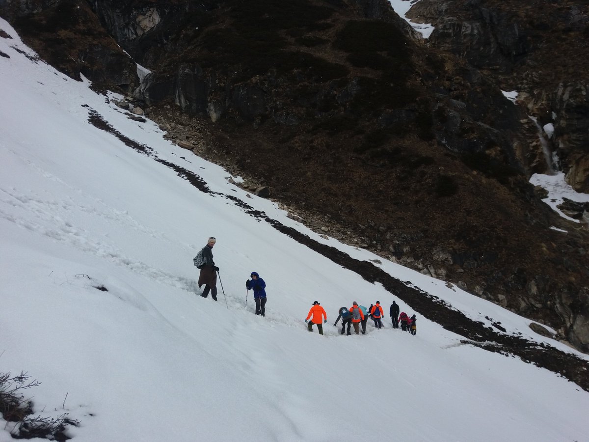 EverTreks's tweet image. You can just hire knowledgeable guide or porter to make budget trek,  who can communicate, explain and support you with all things that you need during the trekking period. #Guide #Guidehire #Porter #Porterhire #Guideporterhire #BudgetTrek #EBCTrek #Treks  highpassadventure.com/guide-hire-for…