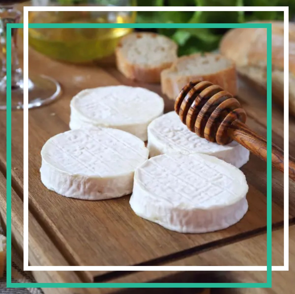incontourLot's tweet photo. Hello !
🔍Le #Rocamadour est LE #fromage incontournable du Lot🧀
Nature, avec du poivre ou du miel n’oubliez pas de l’accompagner d'un verre de vin !🍷
🚨Rocamadour ≠ #Cabécou ! Le Rocamadour détient l’#AOC pour cette petite crème entre la croûte et le cœur du fromage 🤩 https://t.co/NZScOH6PAa