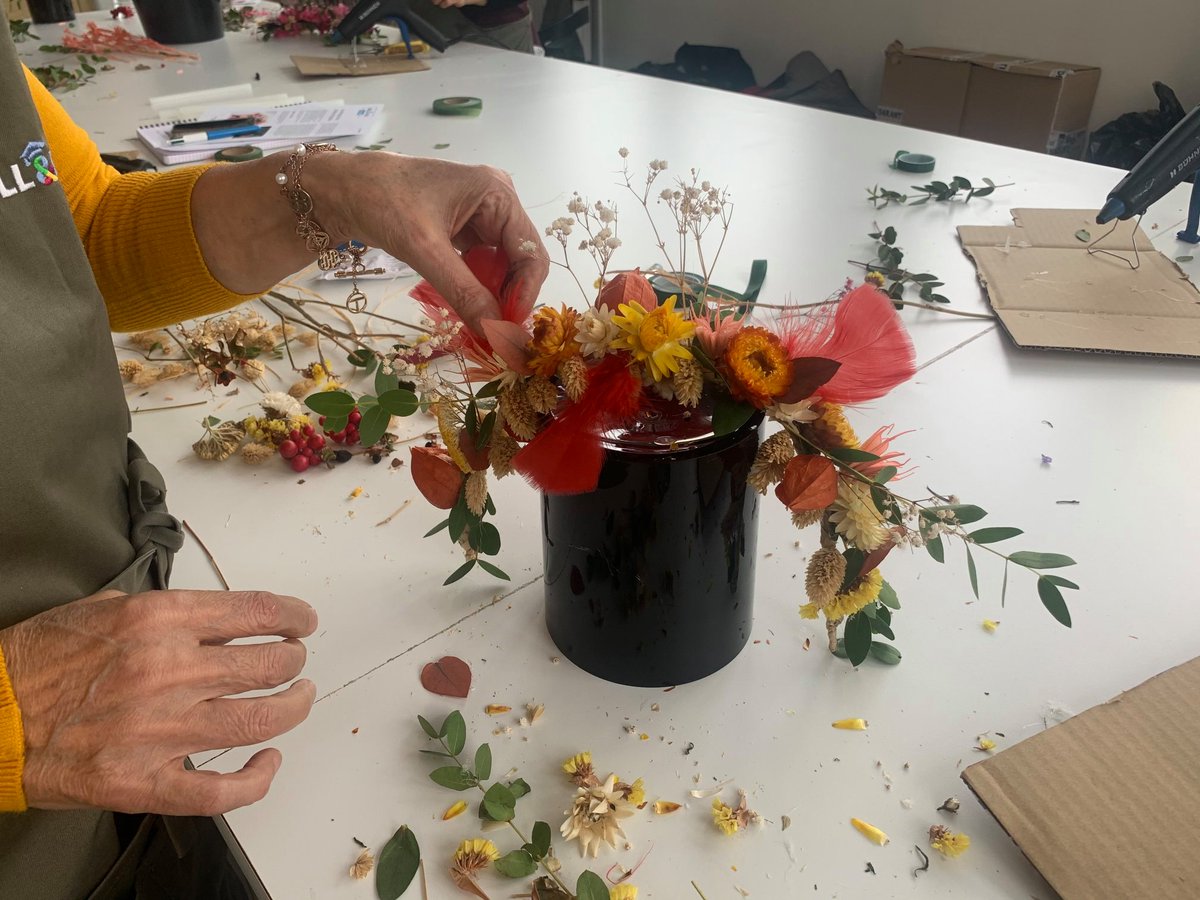 LECIED_Educatel's tweet photo. [Lab + Distance] = l'atelier " autour de la fleur séchée " 🌺

✅ L'objectif ? Travailler tant les fleurs séchées que les fleurs fraîches sous différentes formes comme les bouquets, couronnes pour les cheveux... 🤗💐🌸

#Formation #elearning https://t.co/55BihElCJo