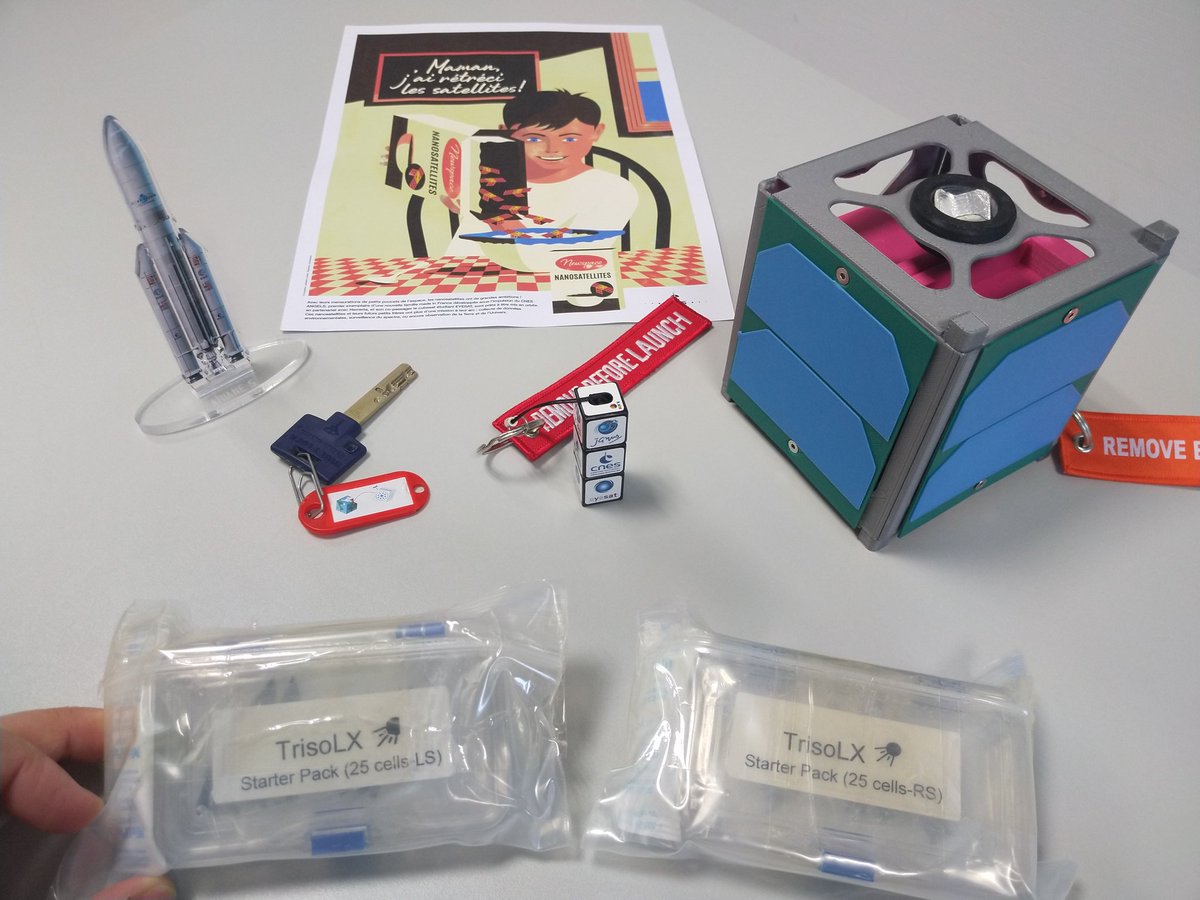 uca3_sat's tweet photo. Réception des cellules solaires trisolx aujourd'hui. Hâte de les tester sur le prototype de panneau solaire de #NiceCube ! https://t.co/BQBcC2Q8gC