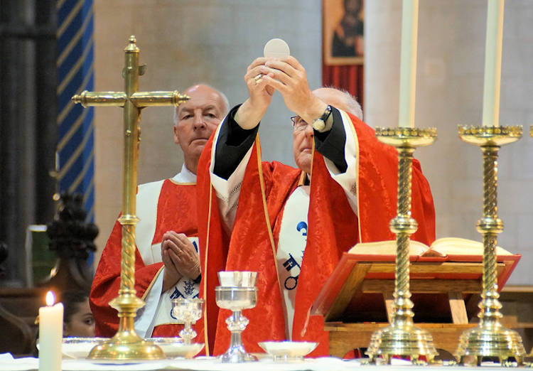 Bishop Alan Hopes has outlined precautionary measures to be taken at Masses across the Diocese of East Anglia from this weekend, in light of the developing Coronavirus situation.
rcdea.org.uk/bishop-outline…