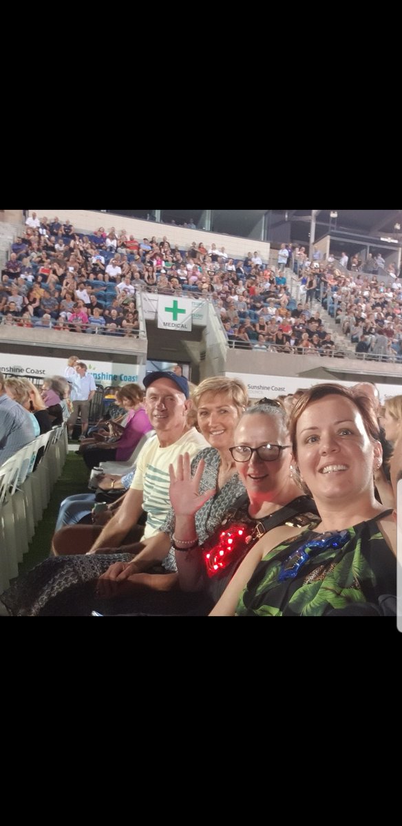 crazyamanda693's tweet photo. @eltonofficial Thank you for an amazing farewell tour! #farewellyellowbrickroad #sunshinecoast
#amazing https://t.co/y3In4xTH6C