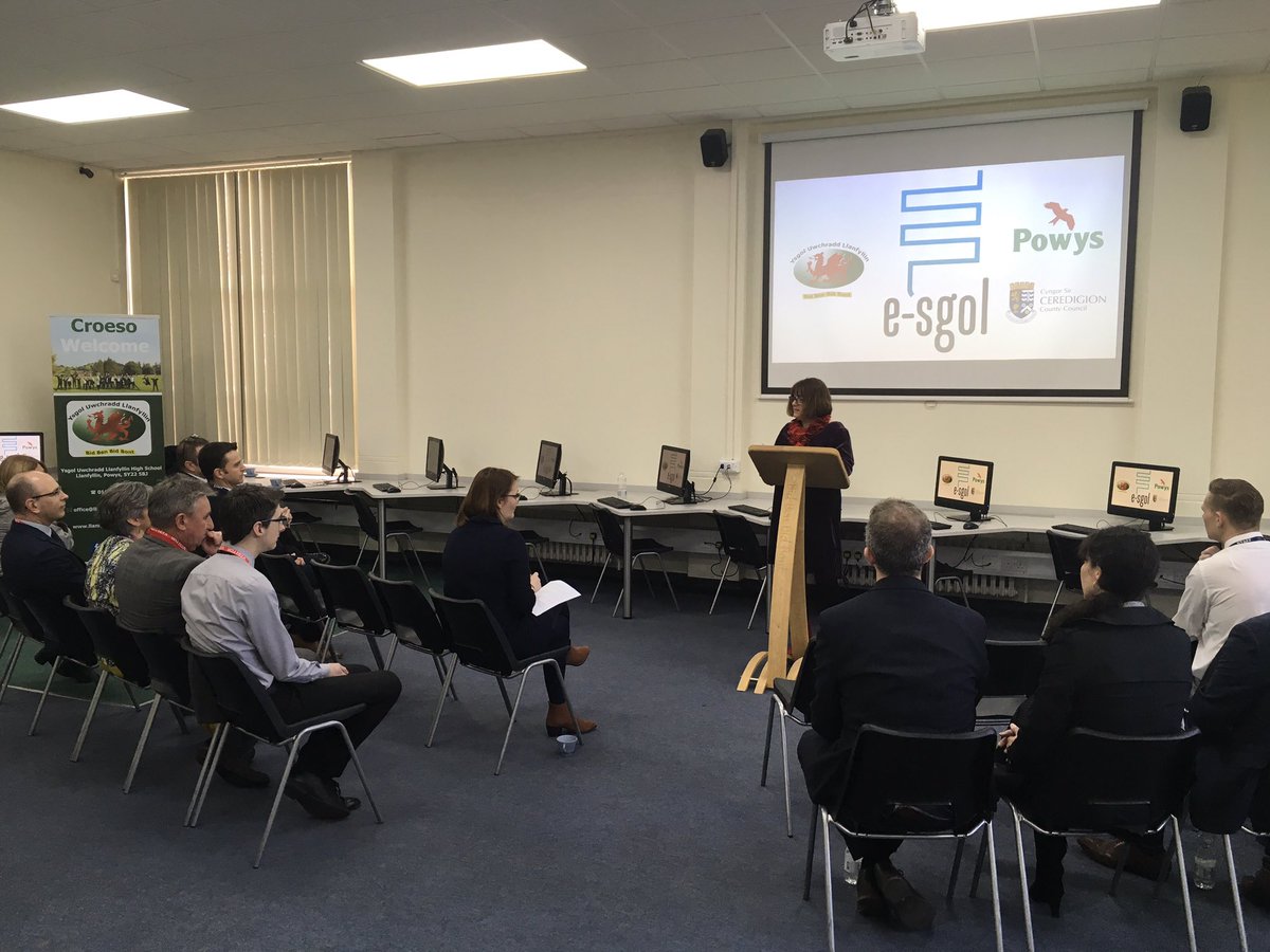 Interim Chief Education Officer Lynette Lovell welcomes every to the launch of e-sgol here at <a href="/llanfyllin/">YU Llanfyllin HS</a> #Vision2025 #education