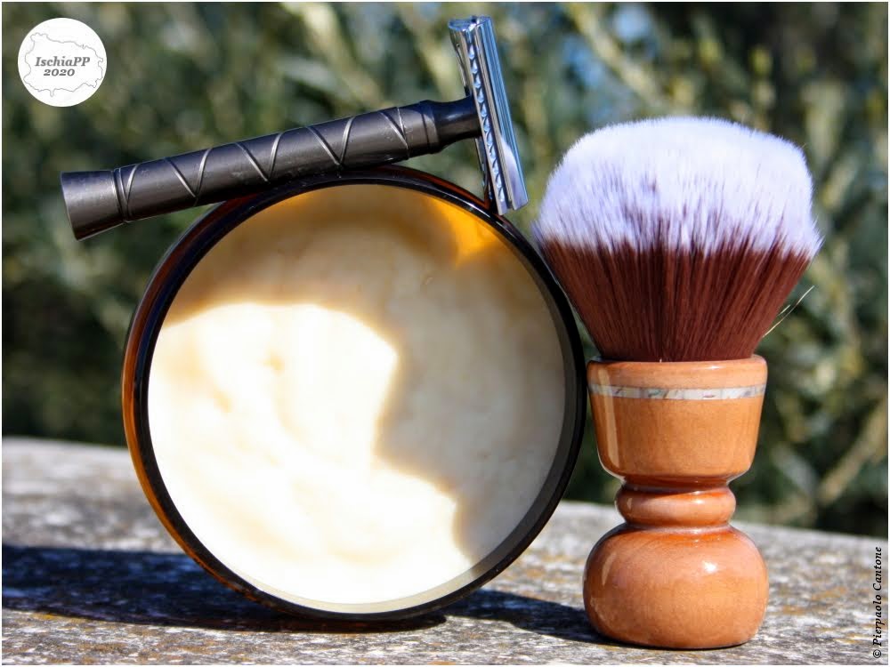 CantoneP's tweet photo. #Bat71 “PP73”, Prugno (Plum), Abalone, #Oumo #MotherLode, 28x53x115mm
---
#GandGgrooming “#Mithra”
Shave Soap V3
After Shave
EDP Vapo
Handmade in Italy by #Gennaz
---
#Frankenrazor #PP1489
(#EdwinJagger DE89 / #MaggardRazors "#MR14")
---
Wilkinson Sword by #Gillette India #2 https://t.co/AsCryYshOh