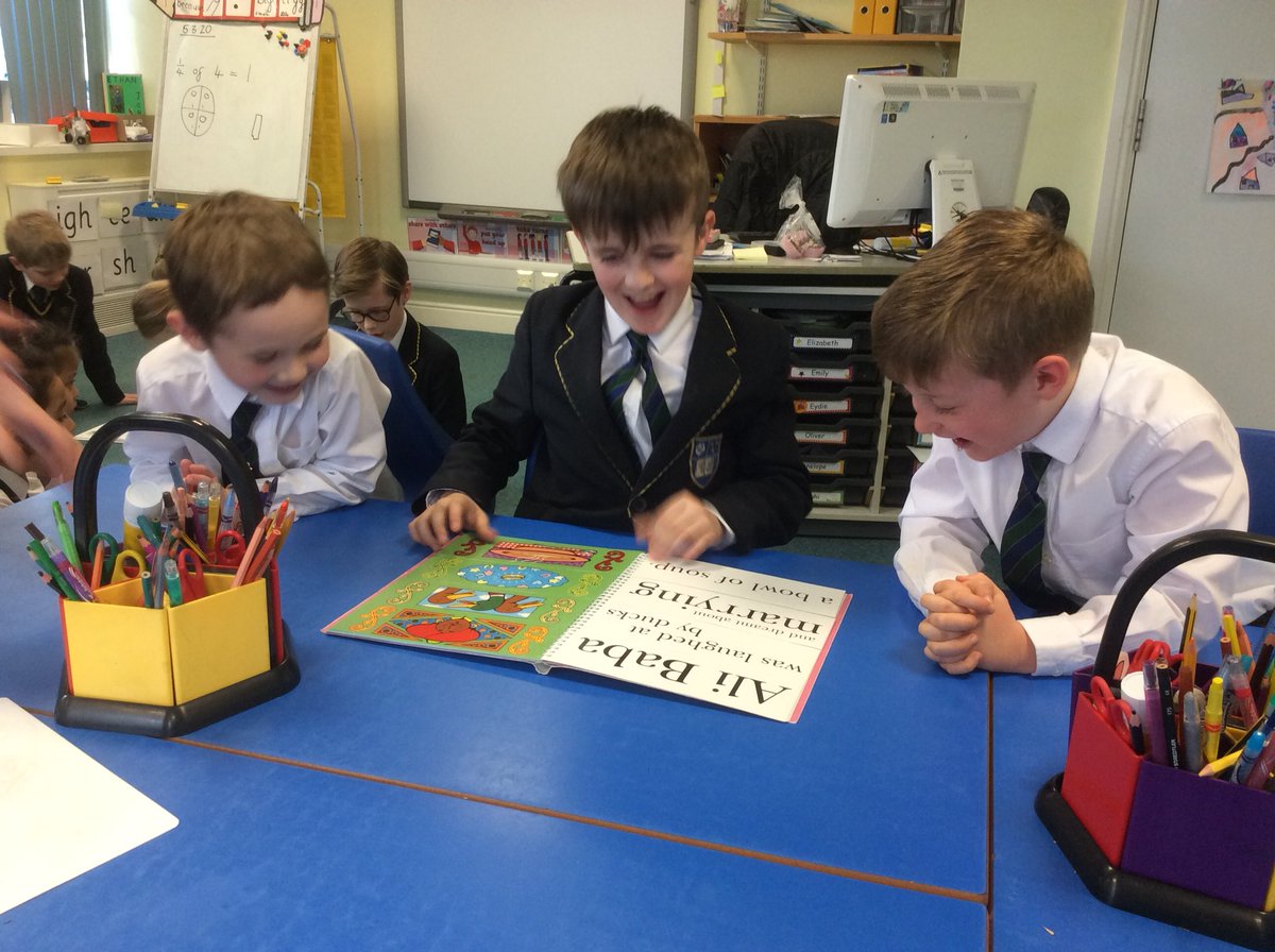 HHSJuniorFrench's tweet photo. Sharing stories Y6 and Ks1 What fun! #doncasterisgreat #togetherwecan #worldbookday https://t.co/lJlhuvJz9y
