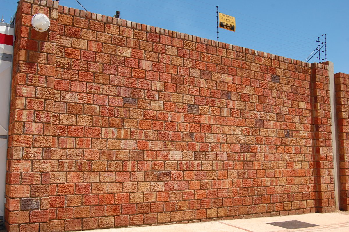 macdonaldbricks's tweet photo. Bricks can do wonders. A durawall made of Brindle Doubles... https://t.co/Csf6czxtSn