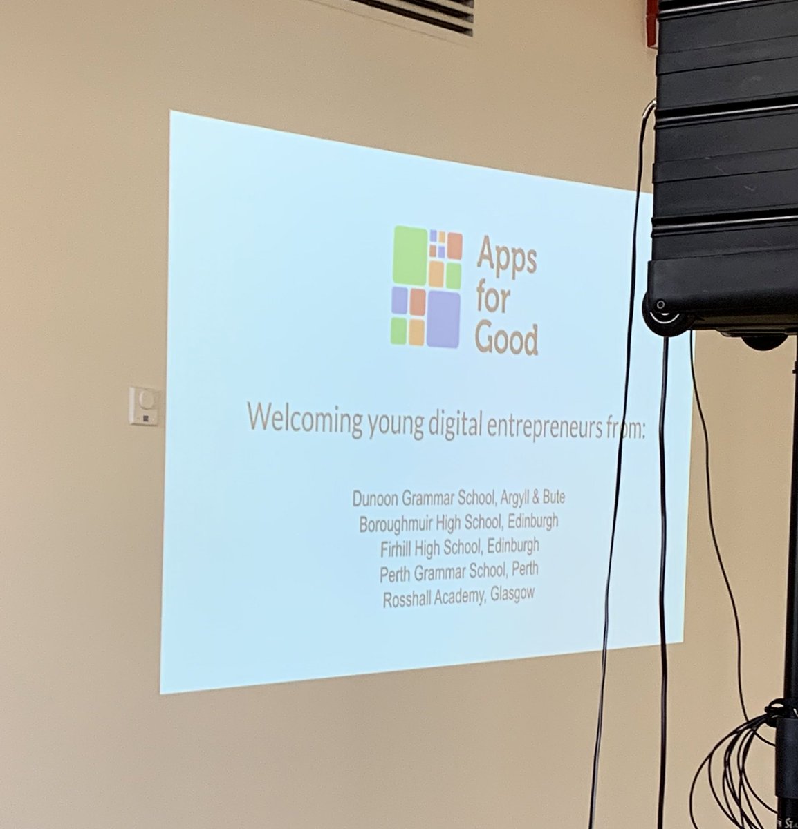 MrsSherryTweets's tweet photo. And it’s time to start the workshop and get working on HelpZone’s presentation board. Looking forward to seeing the apps from the other groups too! #AfGScotland @rosshallbiz_com @missedward5 https://t.co/5VXZ6ZUVmC