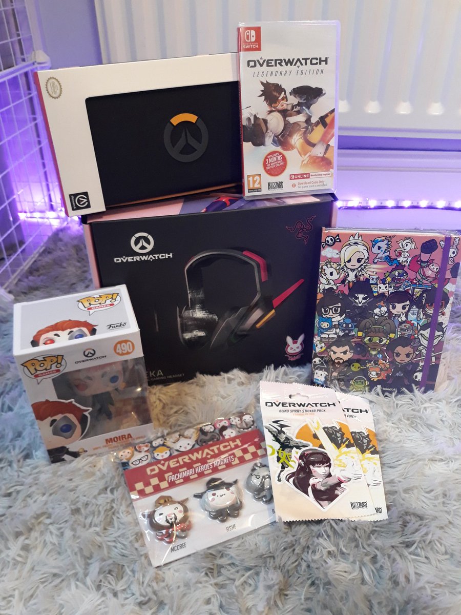 holiwhirl's tweet photo. ✨ GIVEAWAY ANNOUNCEMENT ✨

To celebrate upcoming #InternationalWomensDay the lovely people at @OverwatchEU have sent a bunch of goodies my way to share with you guys! 

To enter:
➡️ Follow @holiwhirl 
➡️ RT this post

Good luck!! 💖 #EachforEqual https://t.co/NupNcD7x5n