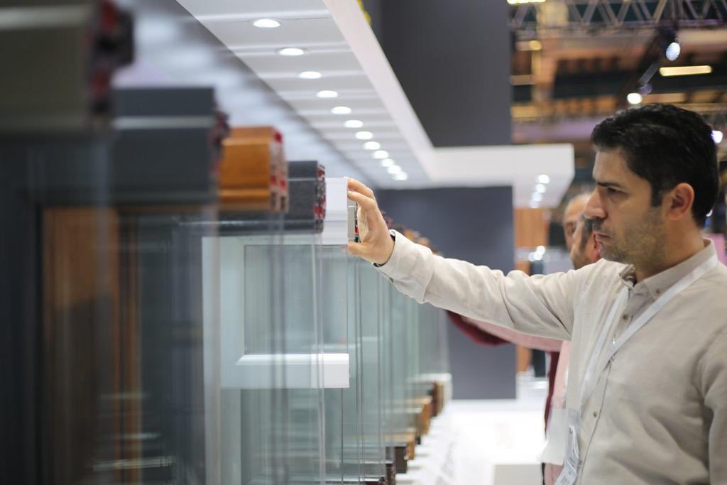 FiratPlastik's tweet image. Avrasya Pencere Fuar&apos;ında 2. gün başladı. Tüm sektör temsilcilerimizi yeniliklerimizle tanışmak için 8. Salon 801 no&apos;lu standımıza bekliyoruz. #avrasyapencerefuarı #tüyap #pencerefuarı