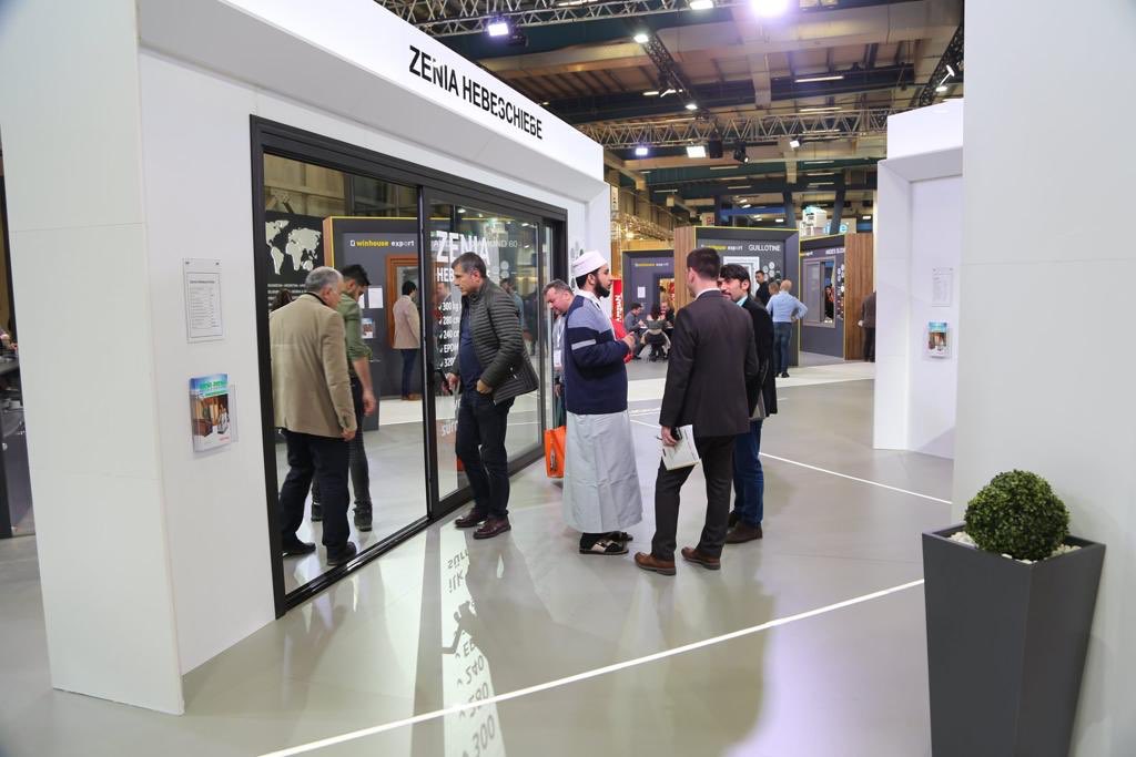 FiratPlastik's tweet image. Avrasya Pencere Fuar&apos;ında 2. gün başladı. Tüm sektör temsilcilerimizi yeniliklerimizle tanışmak için 8. Salon 801 no&apos;lu standımıza bekliyoruz. #avrasyapencerefuarı #tüyap #pencerefuarı