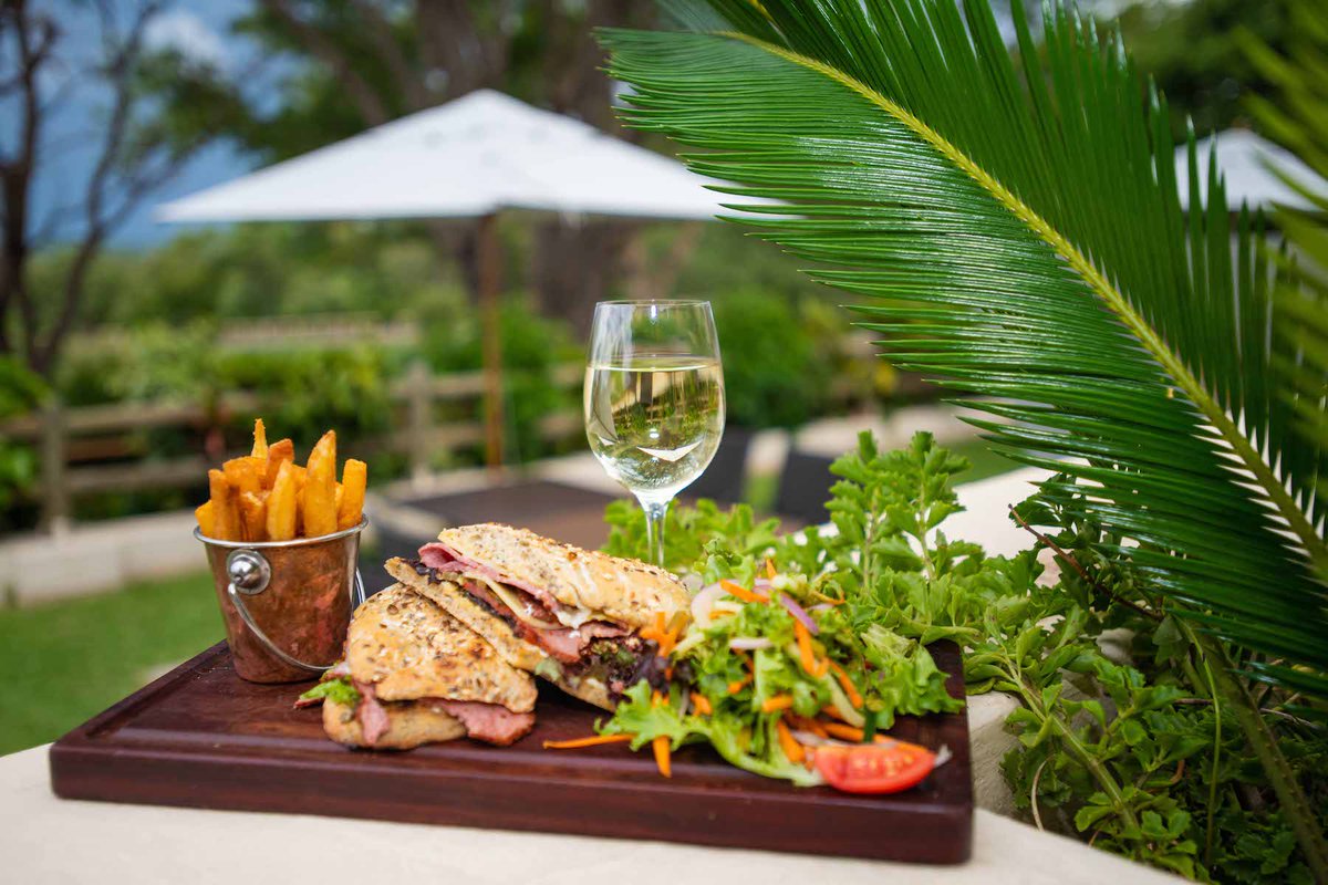 ilalalodge's tweet photo. Feeling a little peckish between activities? 😋🍔 🥗🍴Try out our delicious lunch menu, packed with a whole range of tasty choices including Pastrami Ciabattas, Courgette and Salami ‘Spaghetti' and lots more. There's something to suit everyone! 🤗 
#VictoriaFalls #IlalaLodge https://t.co/UHtuNGxBSi