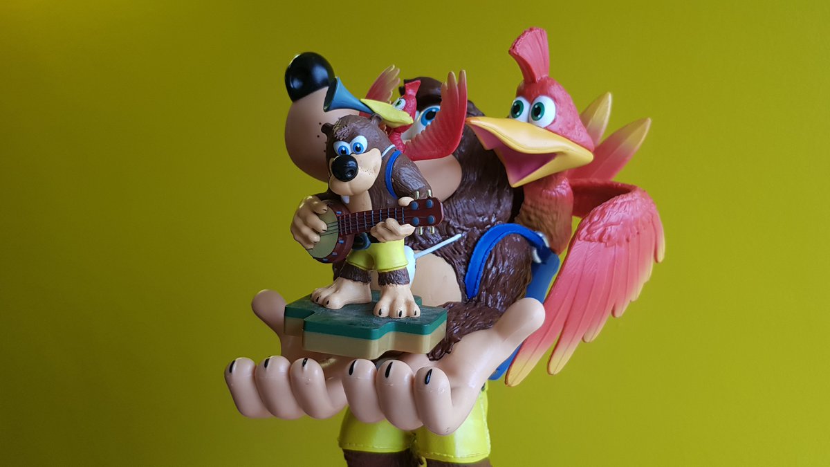 RareLtd's tweet image. Kazooie pulling her weight, as usual.