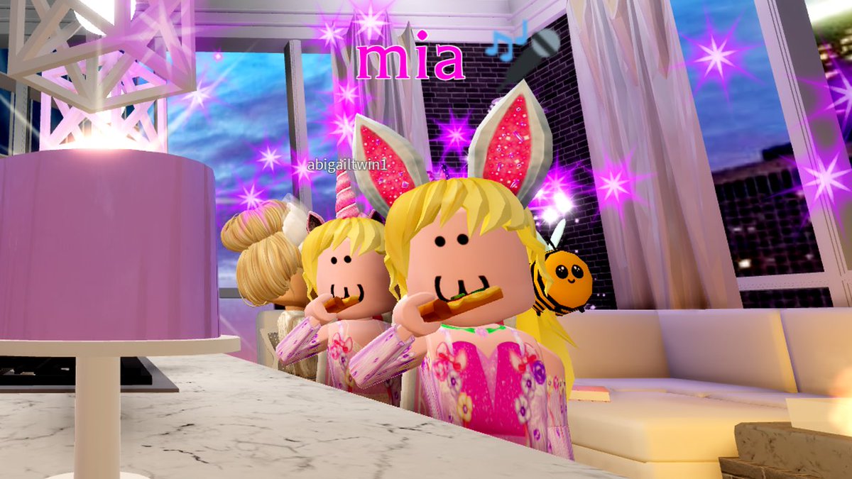 Jenni Simmer On Twitter Cute Picture Of Abigail And Olivia Eating Pizza In Royale High - jenni simmer roblox youtube