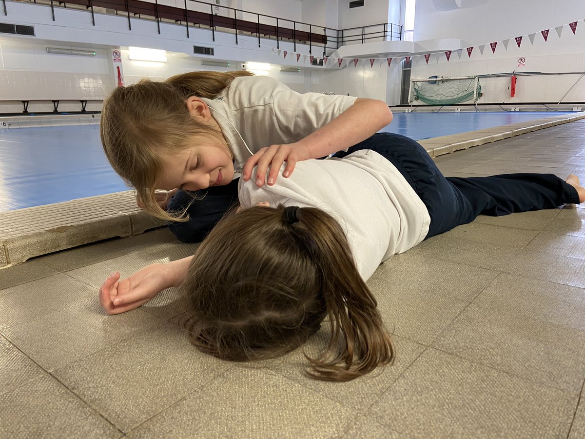 One of our year 3 classes learning some vital lifesaving techniques, including how to treat for shock and putting someone in the recovery position! #rookielifeguard <a href="/RLSSUK/">Royal Life Saving Society UK - RLSS UK</a>