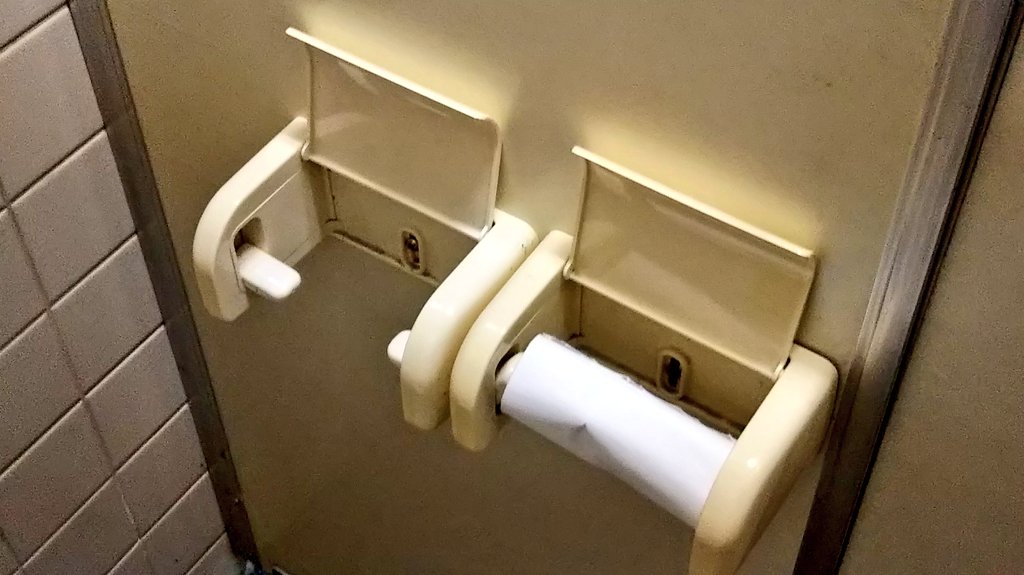 Ichikawa Tamotsu على تويتر 沢井駅前広場のトイレにトイレットペーパーが無い こんな田舎でも盗難だろうか 青梅線 沢井駅 トイレットペーパー トイレットペーパー難民 青梅市