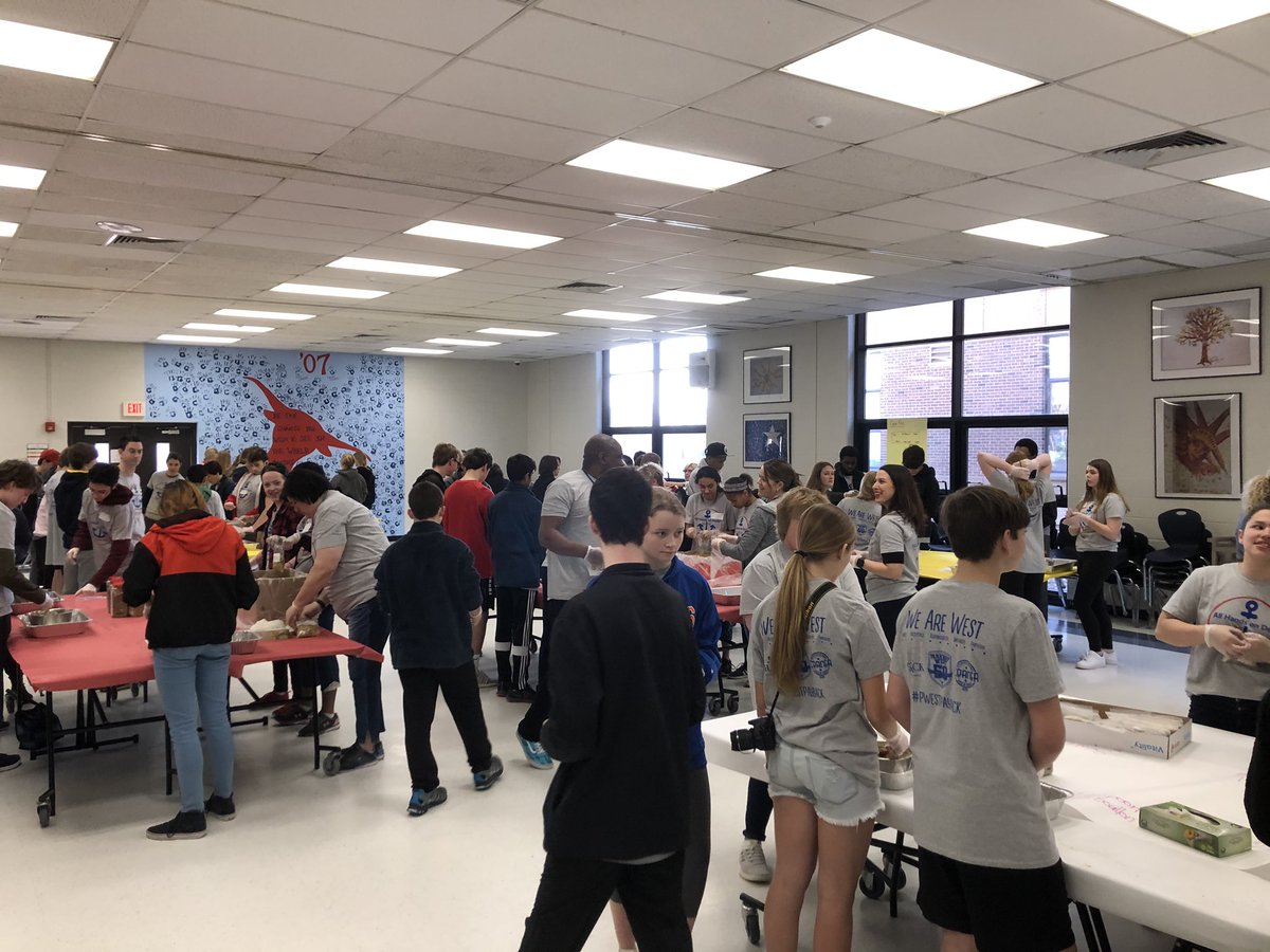 sink_corey's tweet photo. Class of 2K23 making soup packets for the Parkway Food Pantry! #serviceiscool #HornsUp @ParkwaySchools @PWestHighSchool https://t.co/RUHafquSvT