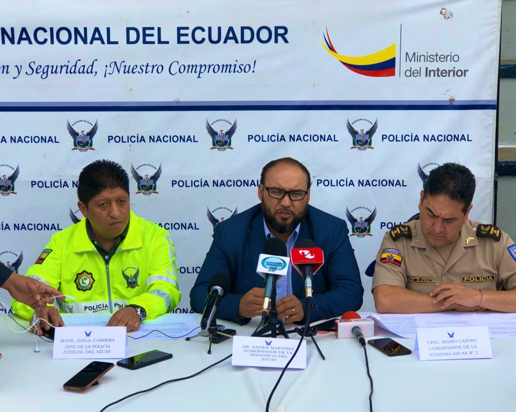 #AzuaySegura| Gobernador <a href="/xaesma/">Xavier Martínez Guillén</a>  en conjunto con <a href="/PoliciaEcuador/">Policía Ecuador</a>, informaron en rueda de prensa sobre la detención de ciudadanos por tráfico de sustancias ilícitas, por asalto y robo en ejes viales y la recuperación de 16 motocicletas en la provincia del #Azuay.

<a href="/mariapaularomo/">María Paula Romo</a>