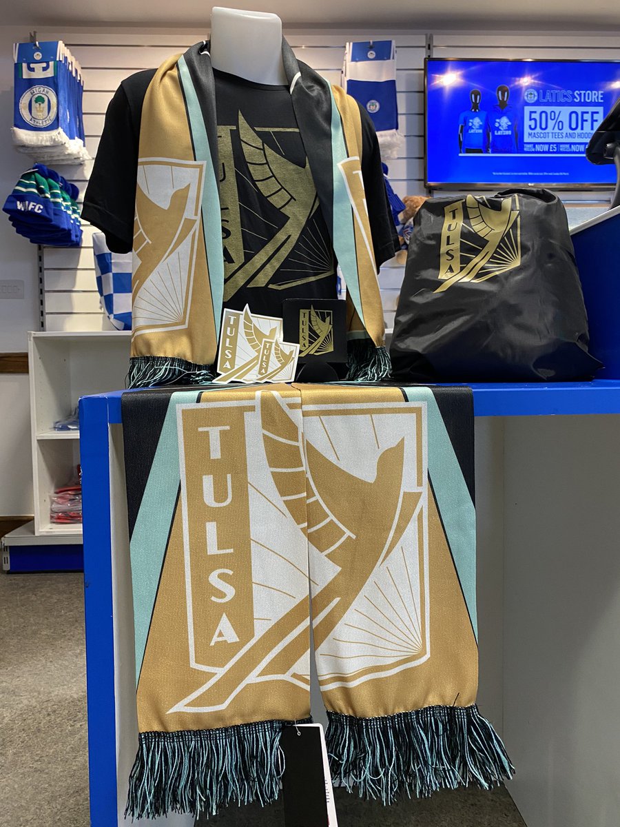 🤩 Big thanks for the delivery, <a href="/FCTulsa/">FC Tulsa</a>!

🧣 Want to win one of the scarves? Just drop us a retweet and give <a href="/FCTulsa/">FC Tulsa</a> a follow 😀

#ForTulsa | #wafc 🔵⚪️💚