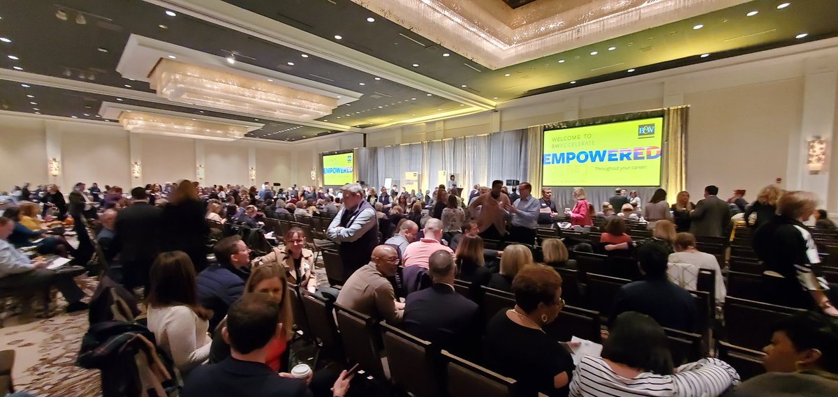 RealGroupRE's tweet photo. Wow! Things are happing at the #BWAccelerate event, @tomferry will be on stage soon to talk to the room. Thanks @bairdwarner! #RealEstate #chicago https://t.co/TEbR3qIswD
