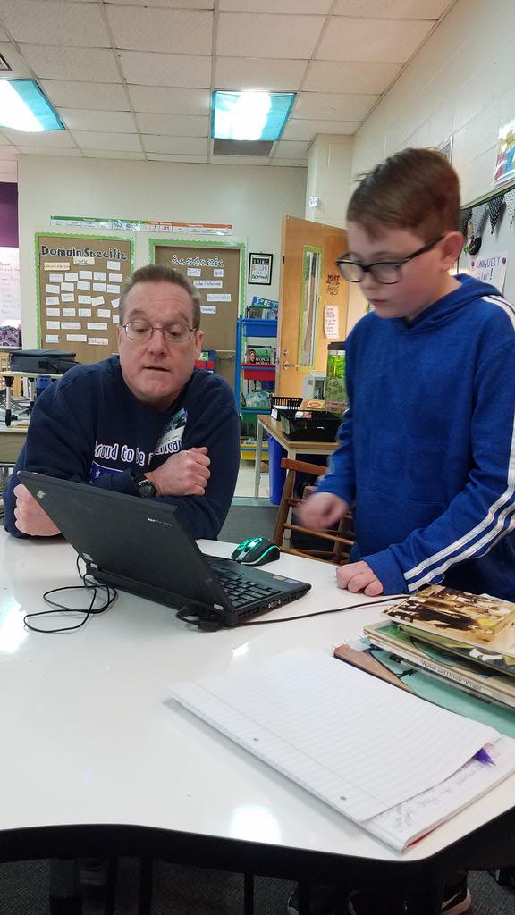 Mrs_KHef's tweet photo. Special lunch bunch visitor came in to talk tech & coding. Happens to be Mrs.H's hubby! #SpeakingGeek #UNIXCodeIsaForeignLanguageToMe #HefKids2020 #WLEAllstars @WestLakeElem @STEM_WCPSS https://t.co/0Ujj7Bzpoe