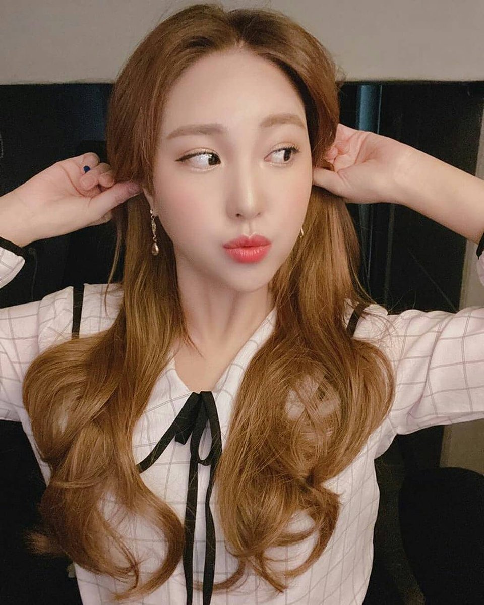 200305 | <a href="/GeeGu_Official/">지구(GeeGu)</a> Instagram güncellemesi #Taera 

"Selam Gravity!!!
Uzun zaman oldu~ Bugün de maske taktınız değil mi??
makelerinizi takın. Havalarda soğumaya başladı😷
Taera, tüm Gravity'leri neleşendirecek Hwaiting!!💪"

(Taera'nın saçları çok güzel olmuş😍)