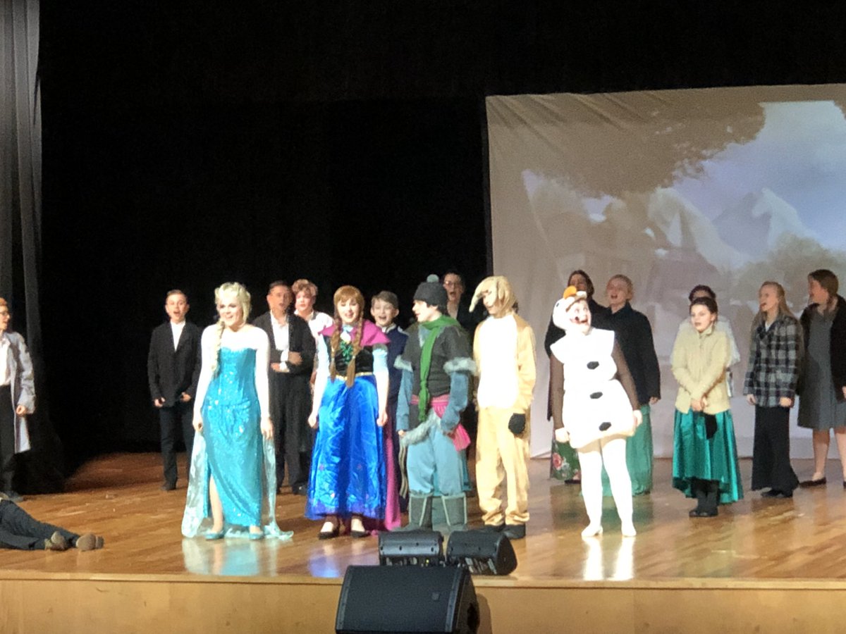 1rockyriley's tweet photo. Great job by SDMS chorus classes in the Frozen JR performance today. @sdmschorus @emilynharb https://t.co/FEzdBJUHBP