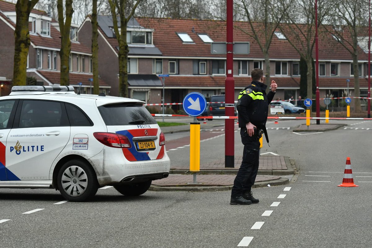 Een arrestatieteam viel vanmiddag een huis in Nieuwegein binnen na een melding over een wapen.