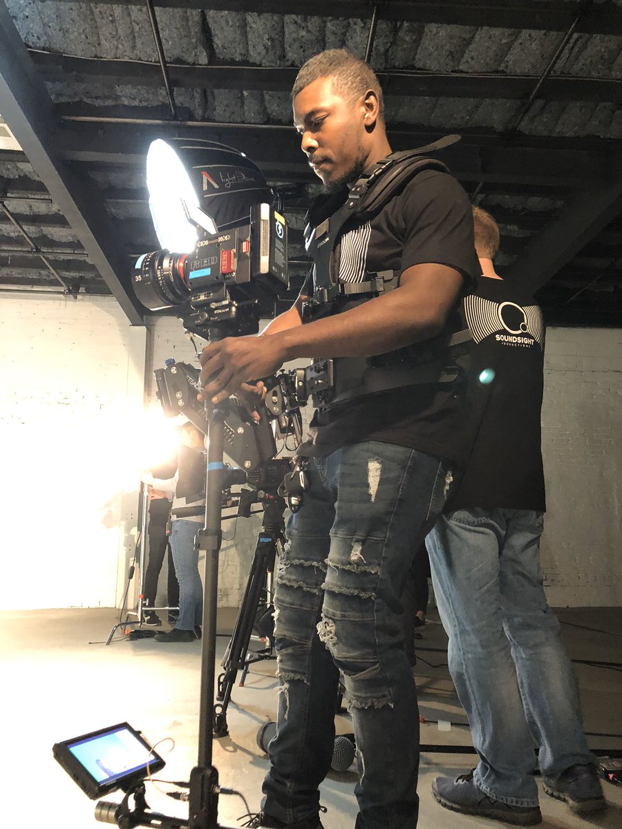 🎬 ACTION: tweet media