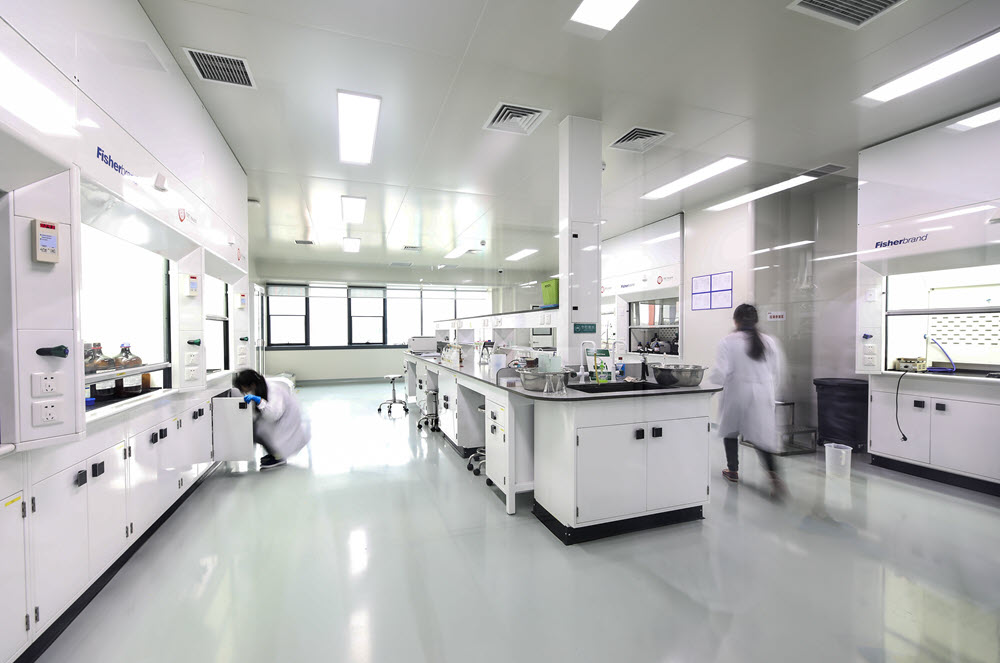 Formaspacecom's tweet photo. Are you optimizing lab your layouts to facilitate collaboration, increase productivity, and make the most efficient use of your lab real estate? Find out in our latest report on how to optimize your #laboratory designs. #LabArchitect #LabDesign https://t.co/ceFKjJHl1v https://t.co/EjQLTrUw7A