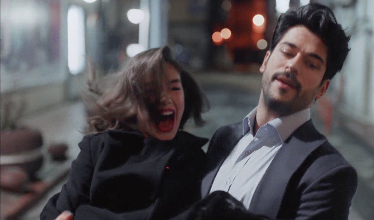 Koş kahramanım koşşşşş ❣️

#NihanSezin | #NihKem | #NeslihanAtagül 
#BurakÖzçivit | #KaraSevda 🖤