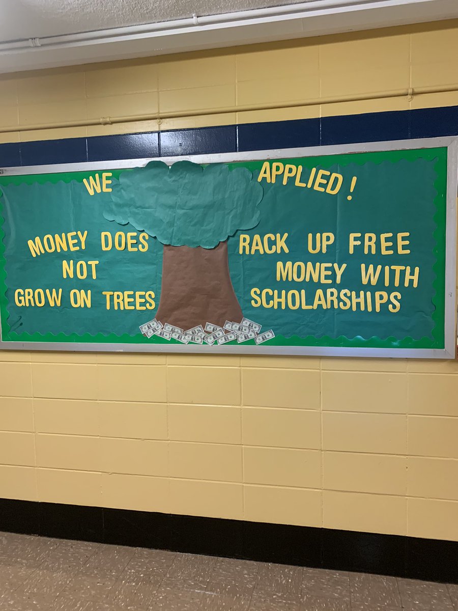 davis_fia's tweet photo. Big Shout Out to our CA4ALL team for this amazing bulletin board. Our seniors are in a scholarship application contest! Two seniors will win a GREAT prize. #CollegeAccess4All #PathwaysProud #Scholarships https://t.co/Xr37h1IyNs