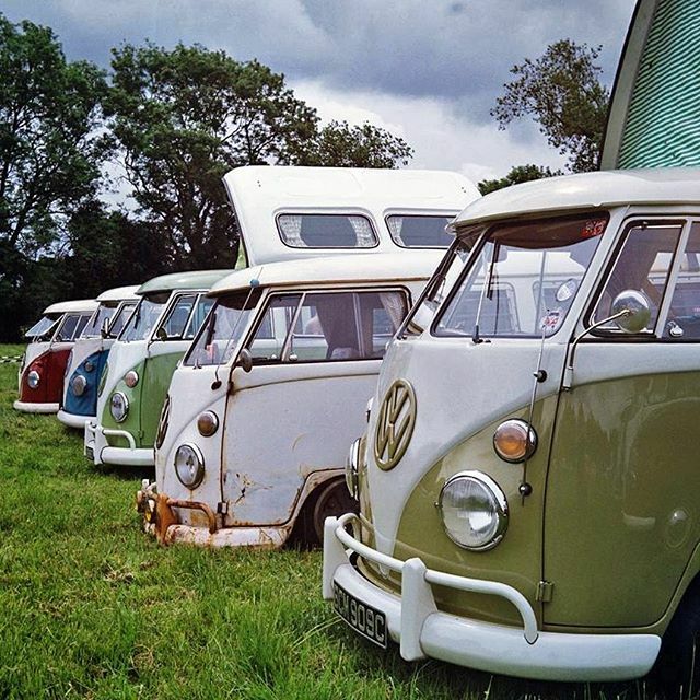 Great line up of stunning Split Screen’s on display at a local classic Cars Show @wolfsburgbus #aircooledlife #vwbus <a href="/aircooled/">Aircooled</a>.life ift.tt/3czf5TK